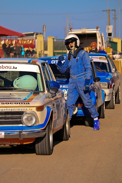 访中自信地 访中自信地