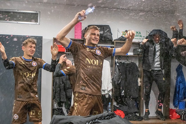 期間他以壓 期間他以壓